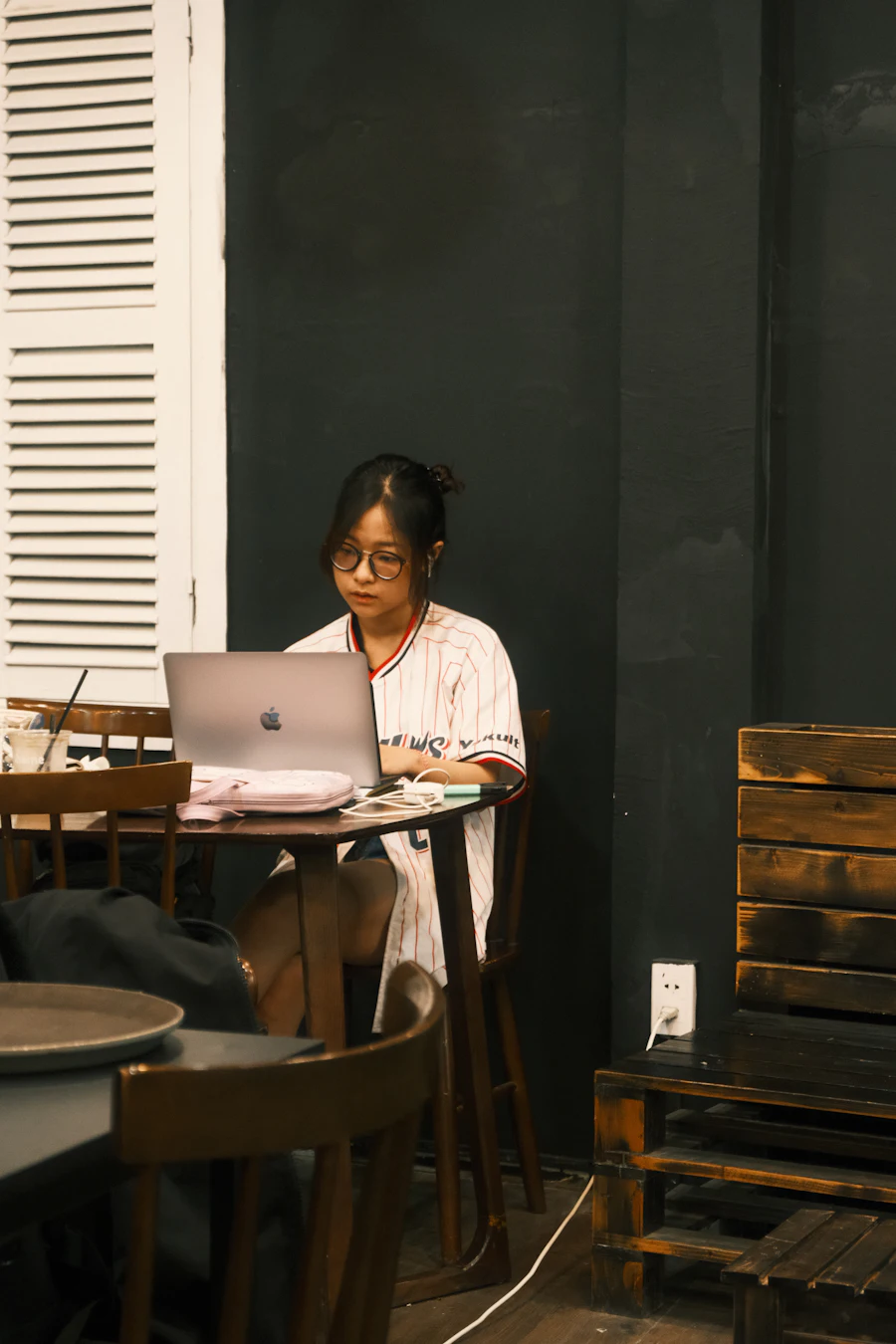 Freelancer working on a laptop in a café
